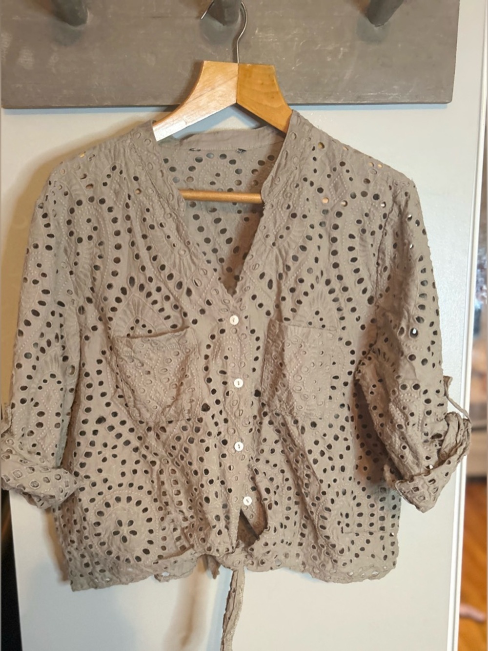 Eyelet blouse - Picture 2 of 9